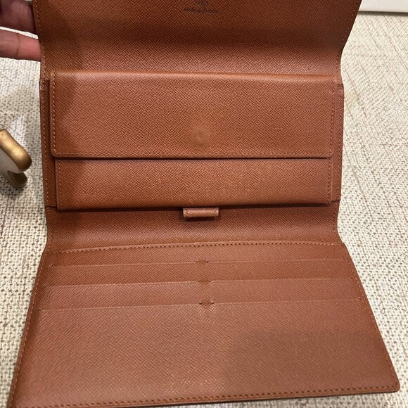 Louis Vuitton Sarah Bi-Fold Wallet - Picture 4 of 12